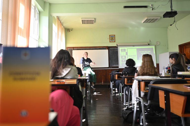 Cristina Lupu holding media literacy workshops in a Romanian school – Courtesy of CJI